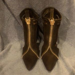 Zipper close stilettos size 8.5